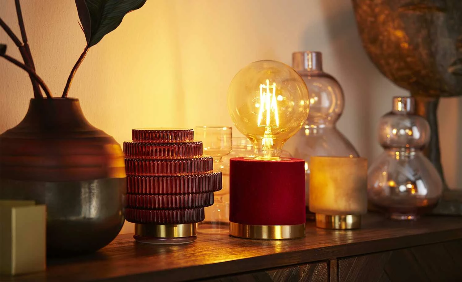 Trio Tischleuchte, 1-flammig, Samt rot – Bild 5