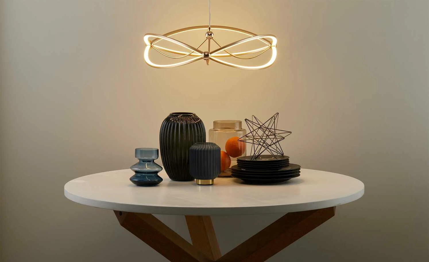 Trio LED-Pendelleuchte messing matt, geschwungen | messingfarben