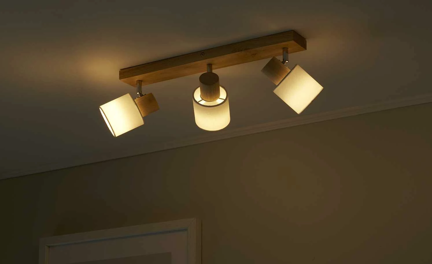 KHG Deckenstrahler, 3-flammig, Holz/ Stoffschirm weiß