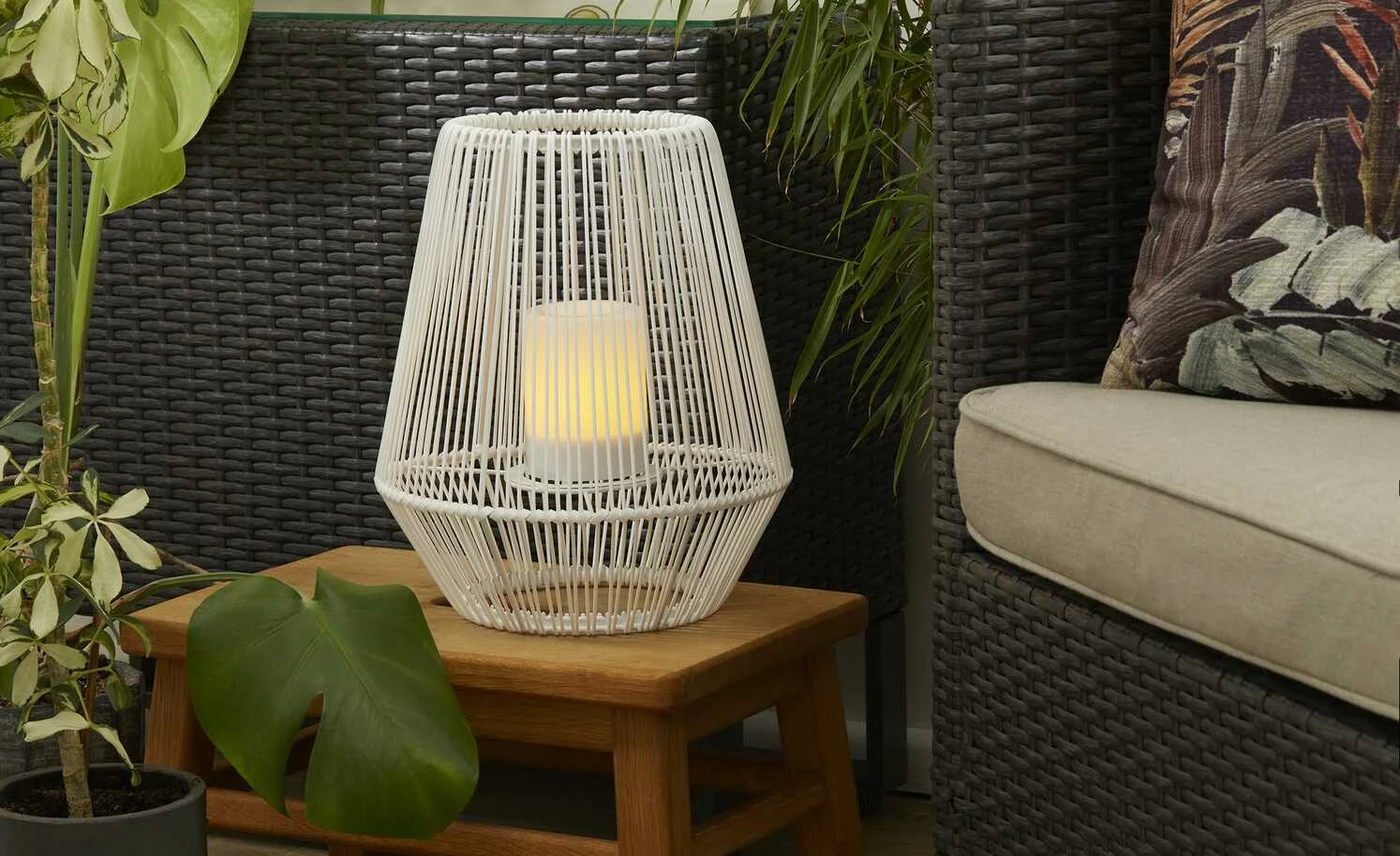 Trio Solar-Außen-Tischleuchte, weiß