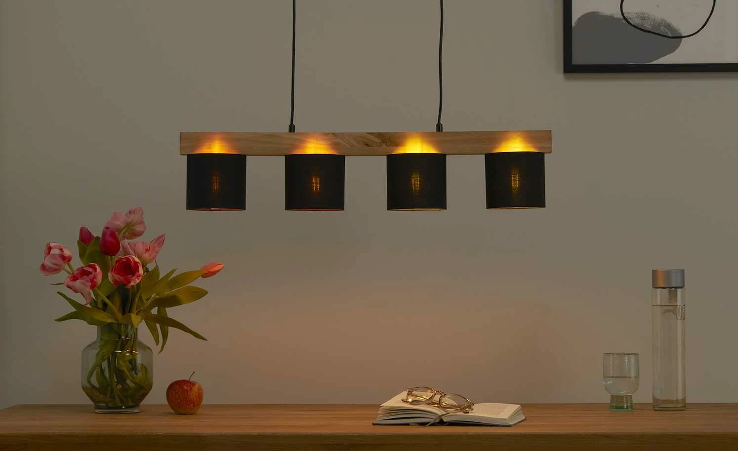 Trio Pendelleuchte, 4-flammig, Holz/ Stoffschirm schwarz/goldfarben