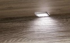 maison bleue Zubehörset (2-er Set Vitrinenbodenbeleuchtung & TĂŒrdĂ€mpfer) Bana