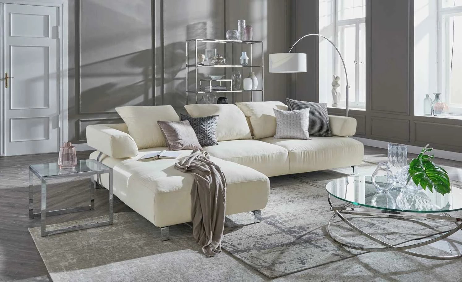 HOME STORY Bogenleuchte mit weißem Stoffschirm – Bild 31