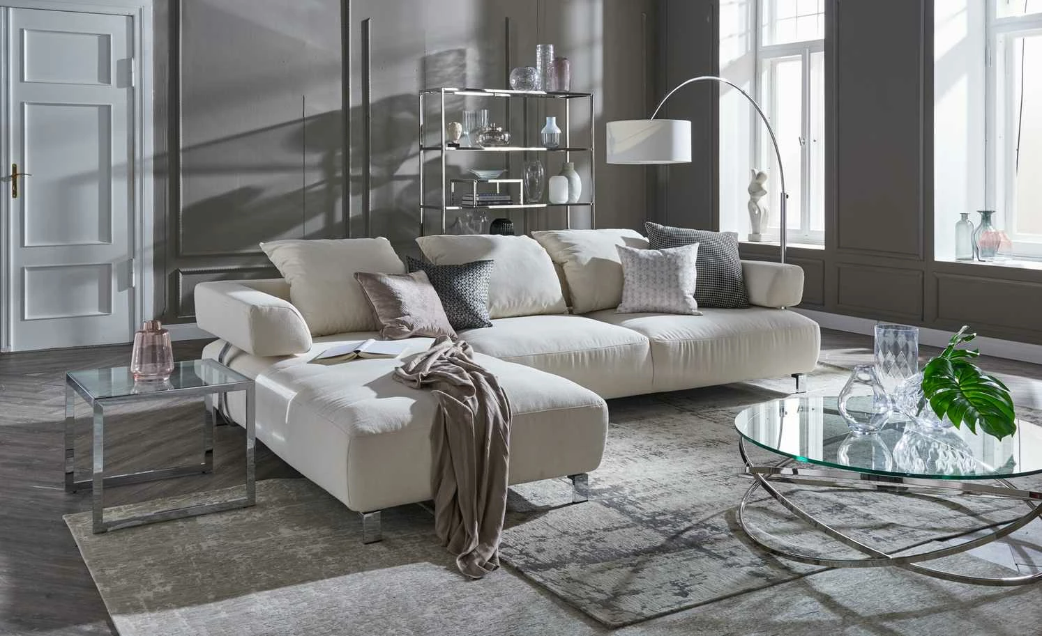 HOME STORY Bogenleuchte mit weißem Stoffschirm – Bild 46